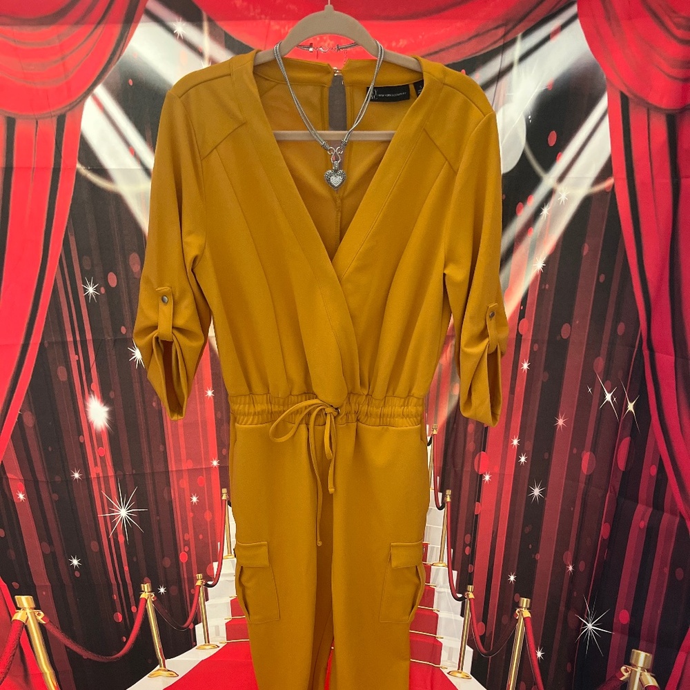 Head stunner of a jumpsuit